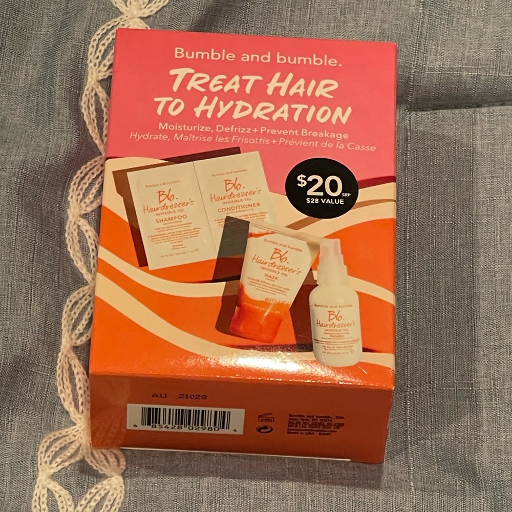 BUMBLE AND BUMBLE TREAT HAIR TO HYDRATION NOURISHING & MOISTURIZING SET BOXED
